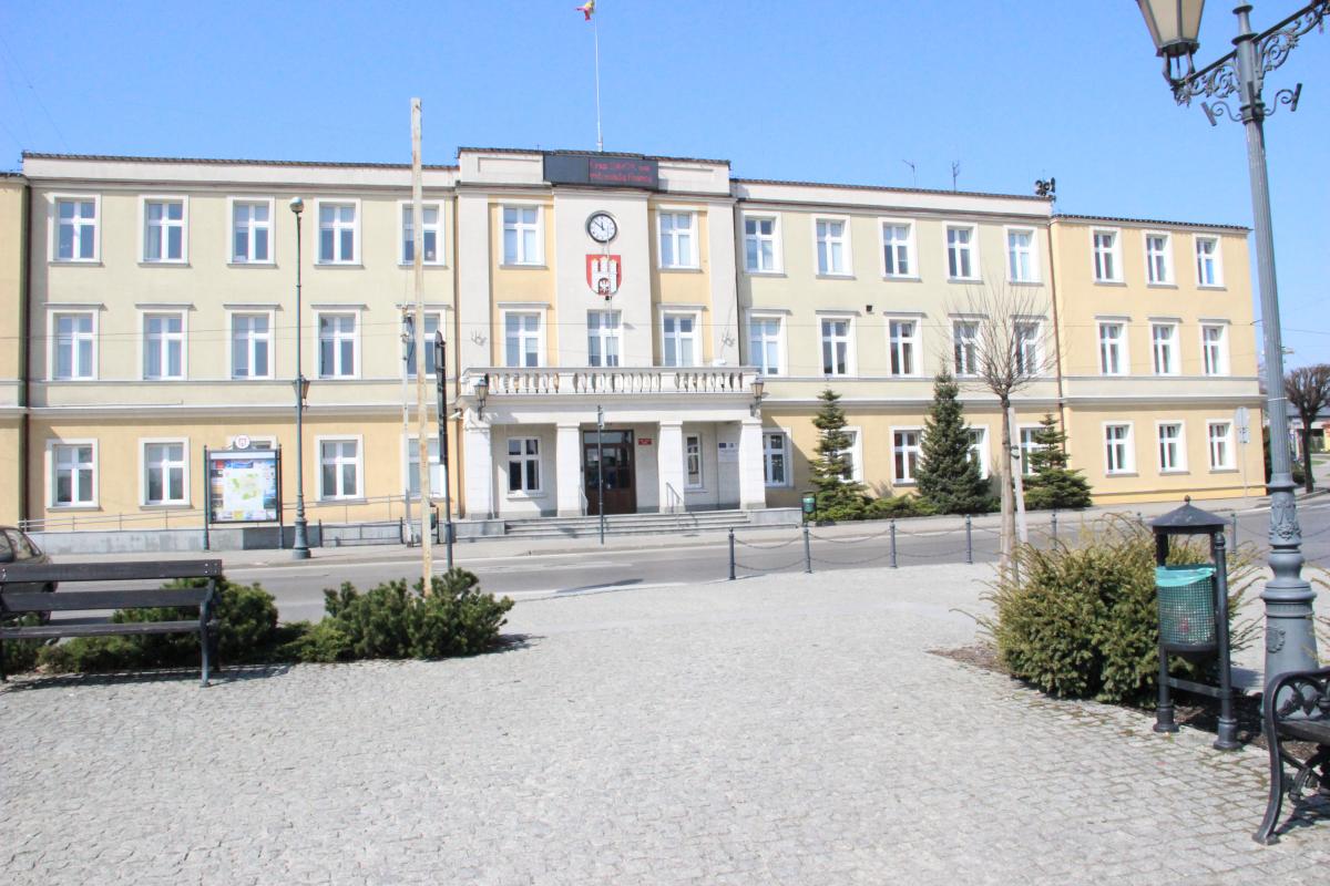 Zdjęcie przedstawiające budynek Urzędu Miasta Zgierz
