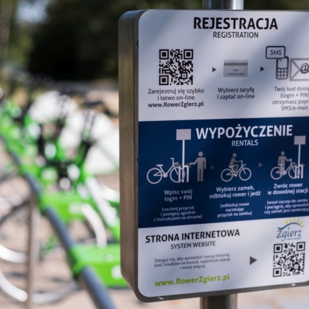 Tablica informacyjna na stacji zgierskiego roweru miejskiego