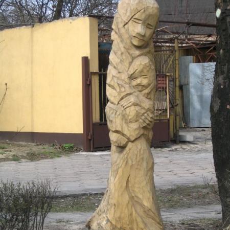 Drewniane rzeźby (przed Łaźnią Miejską - ul. Łęczycka 24) - zdjęcie 2005 r.
