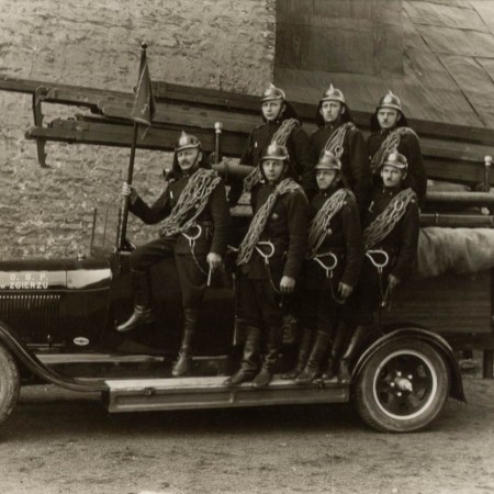 Fot.: Wóz bojowy Ochotniczej Straży Pożarnej w Zgierzu, ok. 1920 r. (ze zbiorów MMZ)