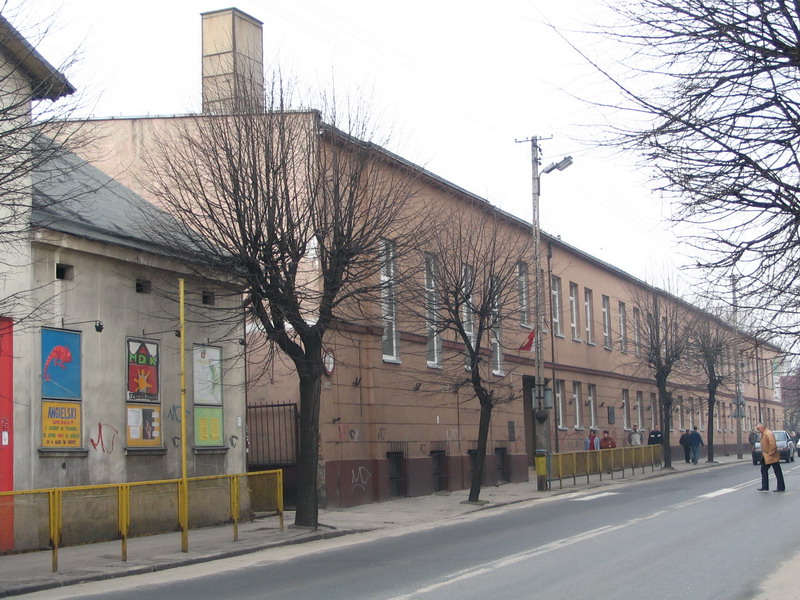 Budynek szkoły lata 90-te XX w.