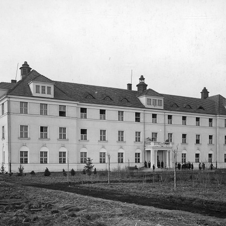 Budynek Internatu Państwowego Seminarium Nauczycielskiego oddanego do użytku w 1927