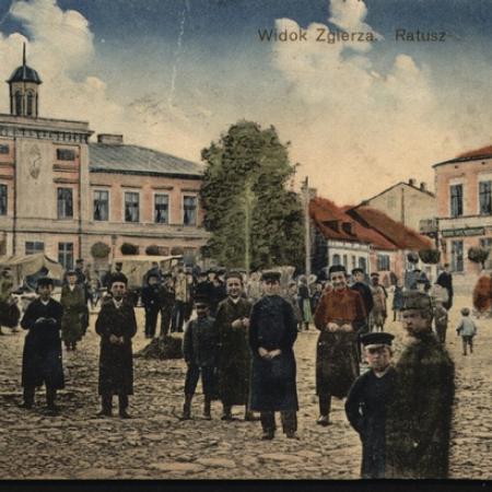 Zdjęcie przedstawia dawny Stary Rynek - Ratusz - zbiory Muzeum Miasta Zgierza