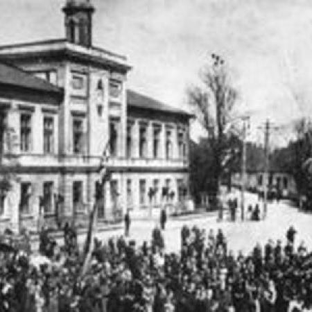 Dawny Zdjęcie archiwalne przedstawia Stary Rynek - Rocznica Konstytucji 3-go Maja w 1916 r.