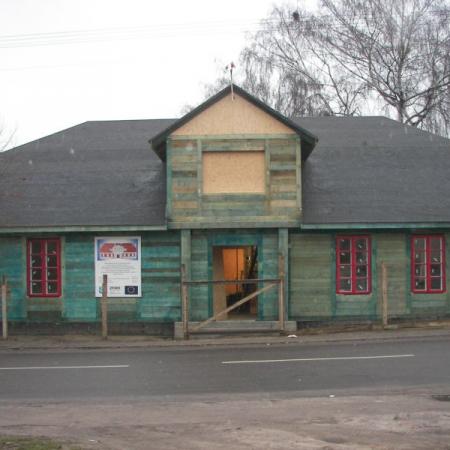 Zdjęcie przedstawia ul. Rembowskiego 17 - Dom tkacki w trakcie rewitalizacji