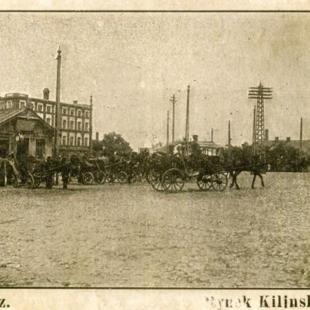 Zdjęcie archiwalne przedstawia Plac Kilińskiego
