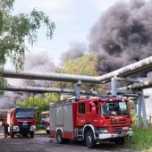 Jednostki Straży Pożarnej gaszą pożar składowiska