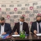 Porozumienie podpisują: Maksymilian Cyrek, Przemysław Staniszewski, Kazimierz Karol Pruski 