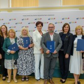 władze miasta wraz z przedstawicielami jednostek pomocniczych