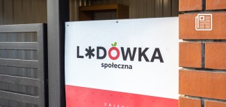 Lodówka społeczna przy ul. Cezaka w Zgierzu