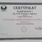Zdjęcie certyfikatu dla szkoły 