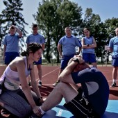 Ochotnicy poddawani testowi oceny sprawności fizycznej