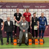 na podium zapaśnicy